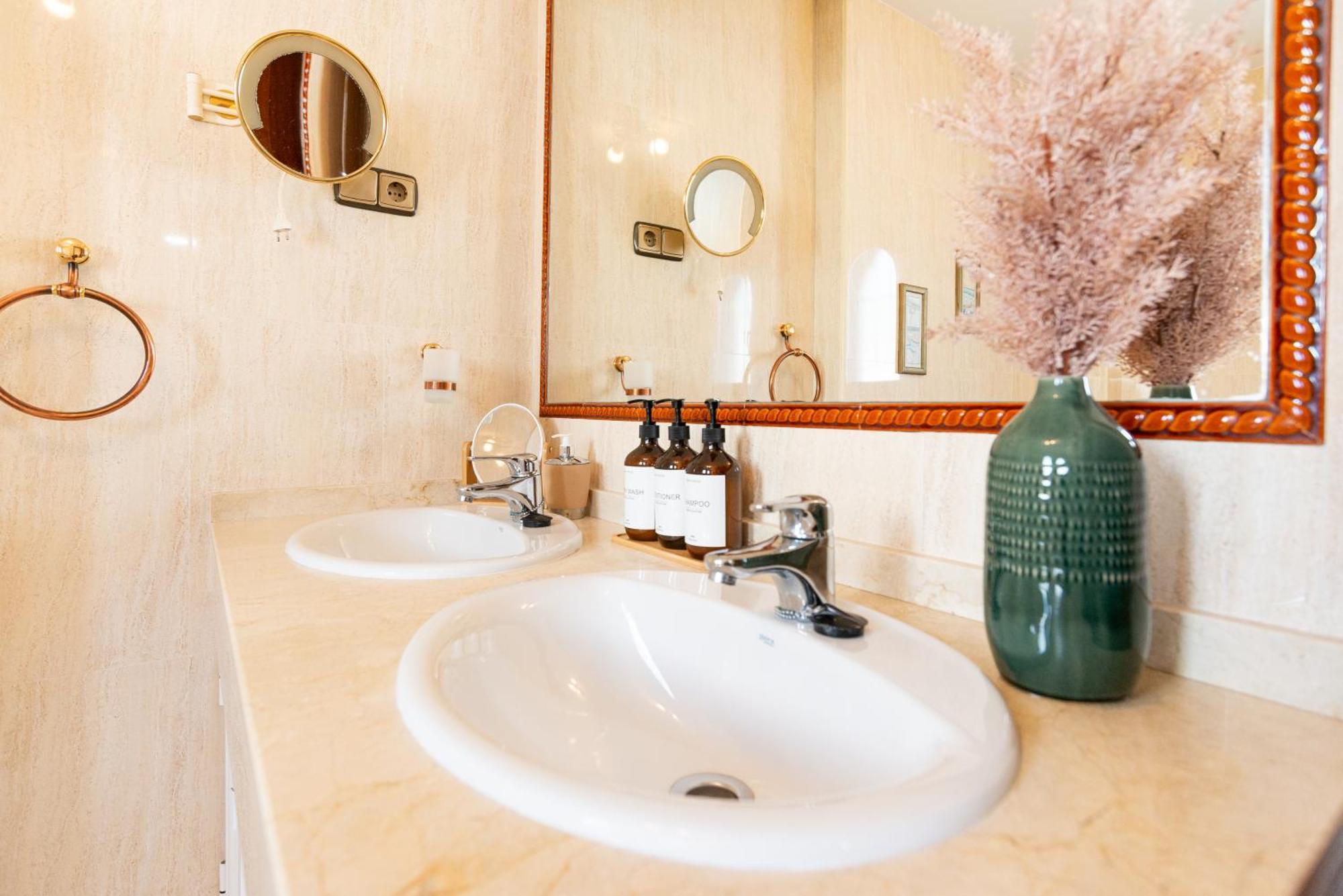 Villa Valentina - Renovated On Los Alamos Beach Torremolinos Eksteriør bilde
