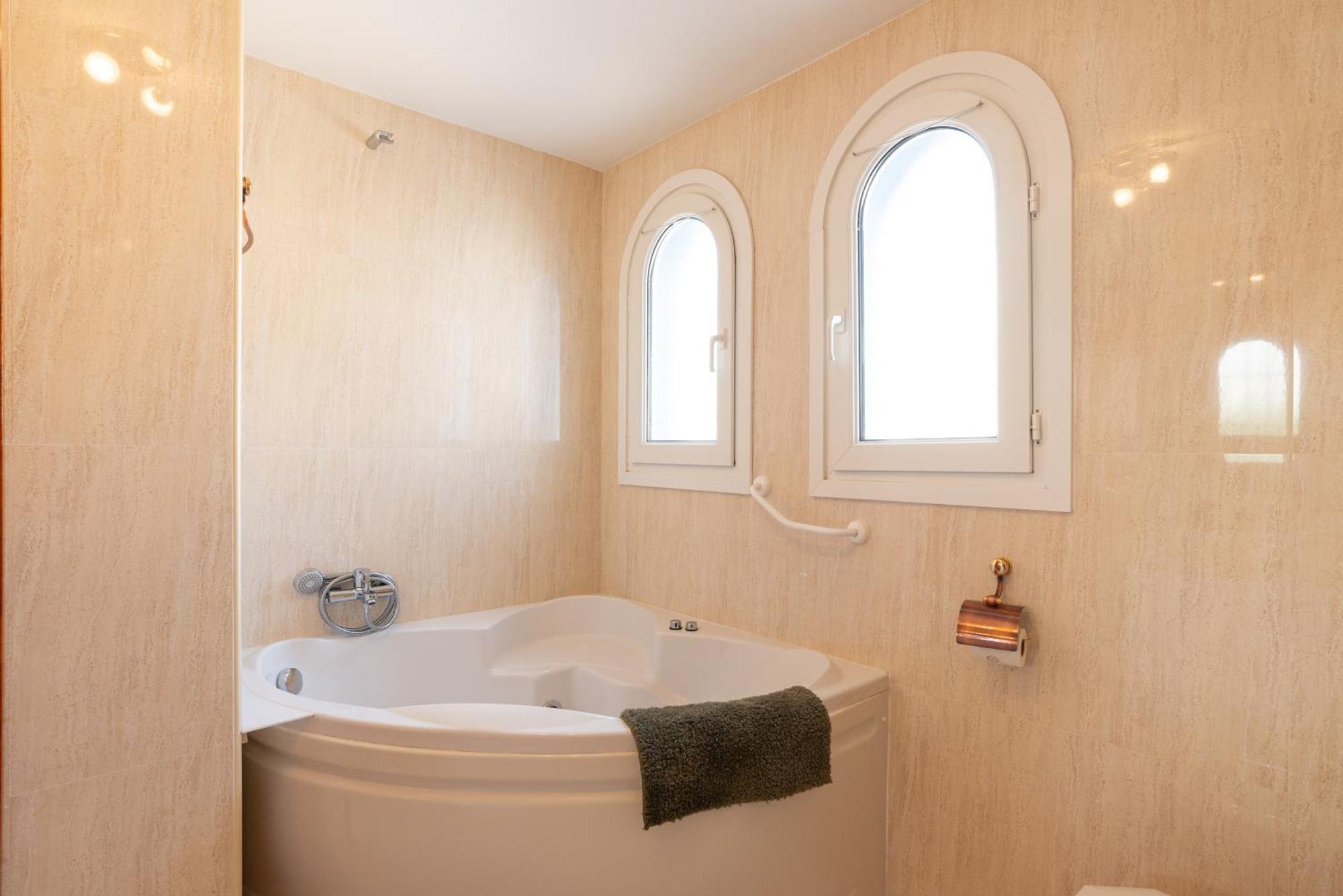 Villa Valentina - Renovated On Los Alamos Beach Torremolinos Eksteriør bilde