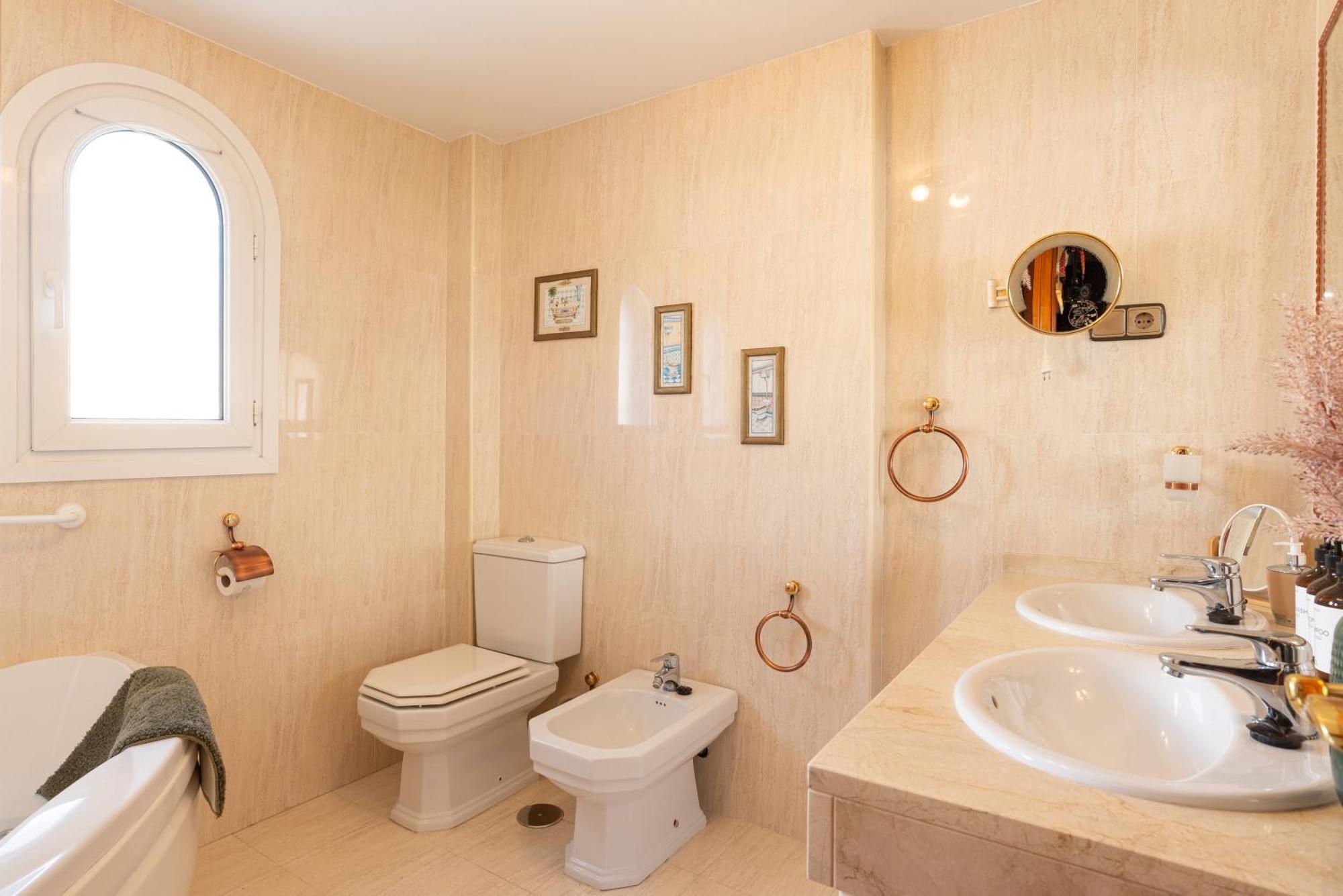 Villa Valentina - Renovated On Los Alamos Beach Torremolinos Eksteriør bilde